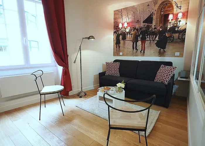 Louvre Opera Classic Chicsuites
